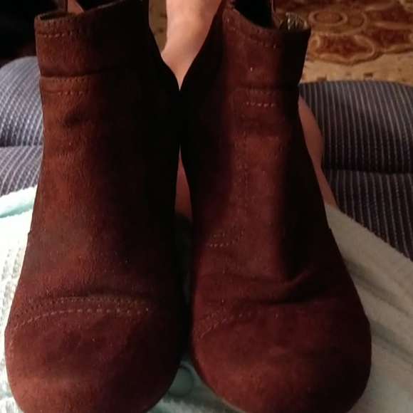 Shoes - Picture 3 of 4